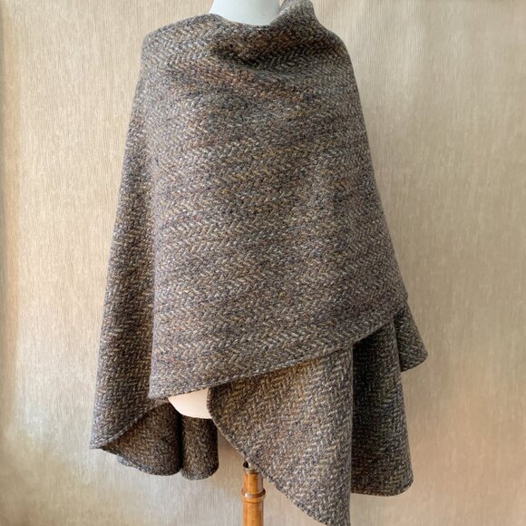 Handmade Pure Italian Wool Cape Coat - Picture 6 of 10